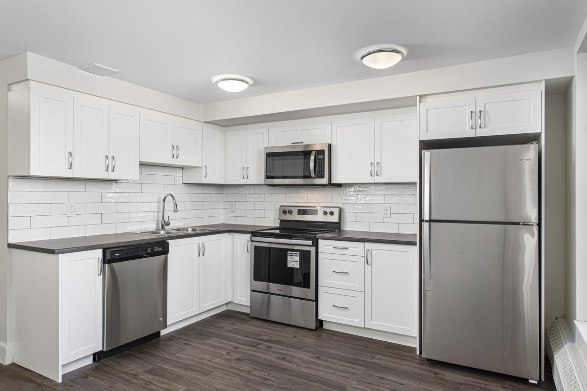 1915 Martin Grove Road - Photo 4 of 37