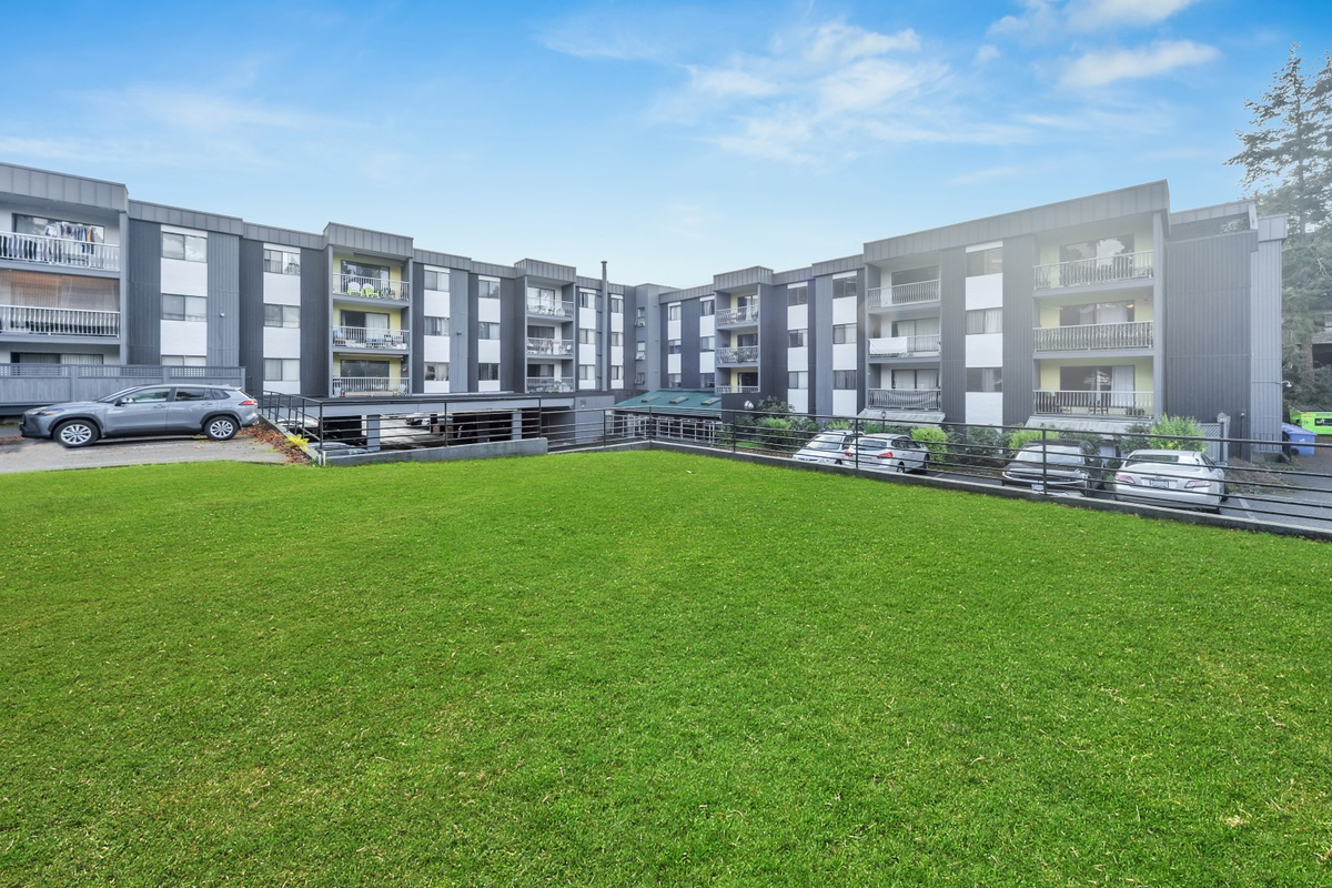 4026 Quadra Apartments - Photo 2 of 18