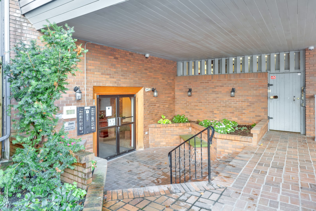 4026 Quadra Apartments - Photo 3 of 18