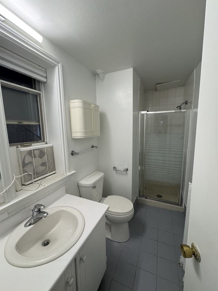 1075 Yonge Street - Photo 7 of 13