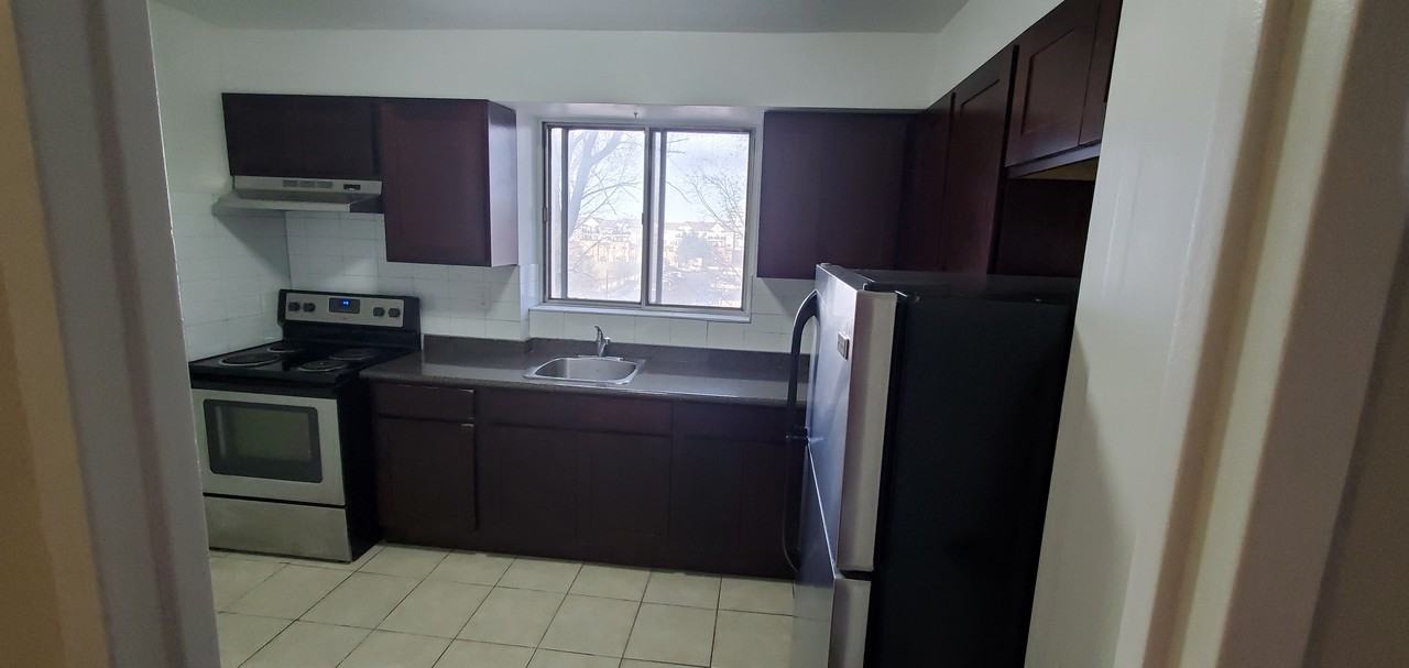 1042 Sheppard, Toronto - Photo 5 of 10