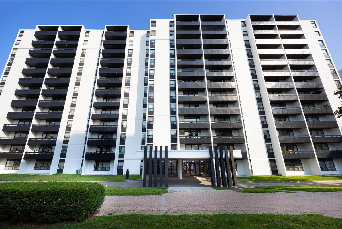 2233 - 2235 Hurontario Street - Photo 2 of 13