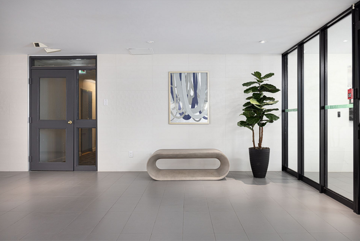 2233 - 2235 Hurontario Street - Photo 3 of 13