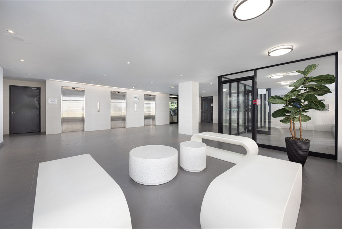 2233 - 2235 Hurontario Street - Photo 4 of 13