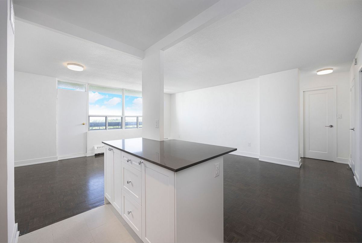 2233 - 2235 Hurontario Street - Photo 7 of 13