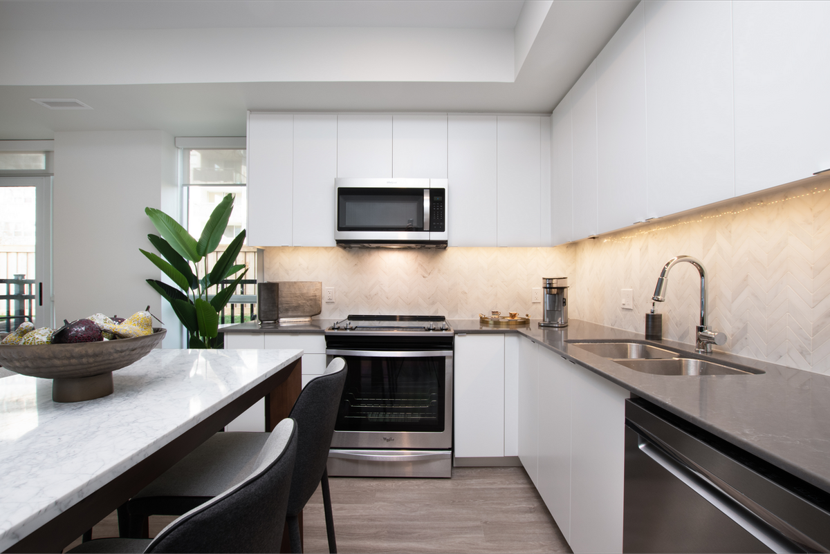 2475 Hurontario Street - Photo 7 of 21