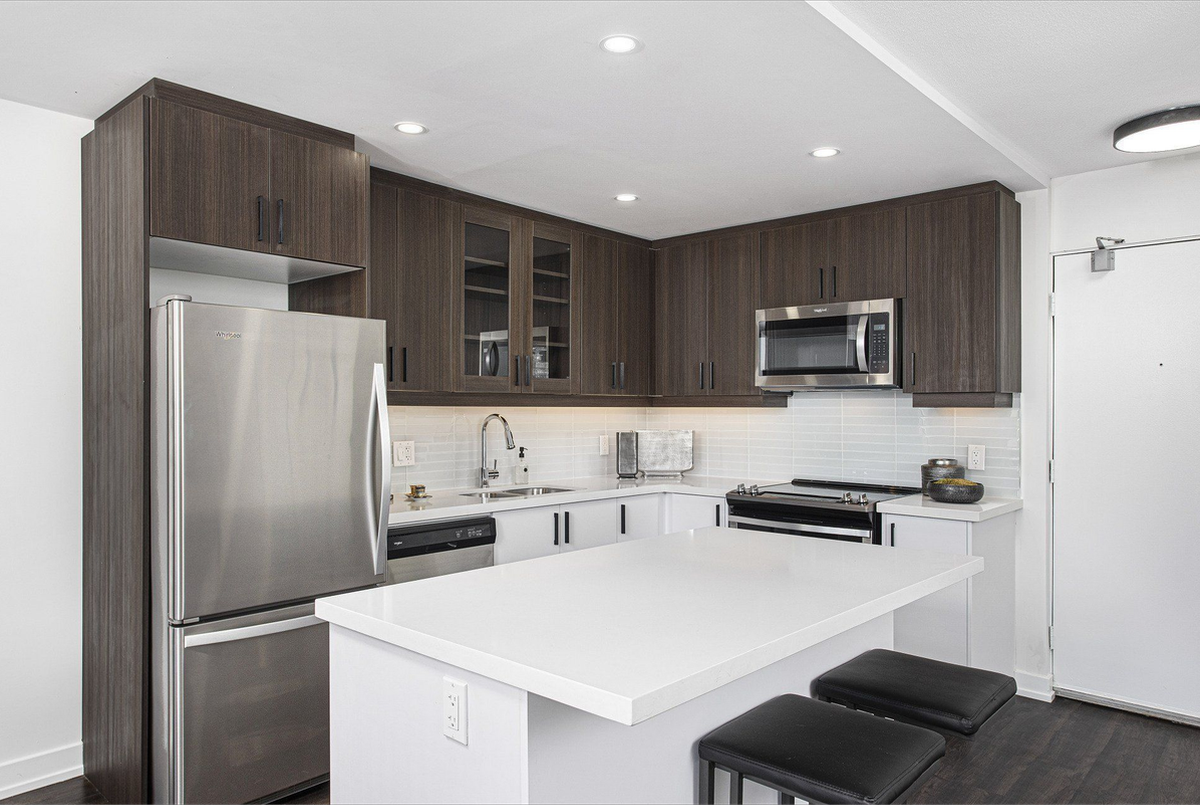 2465 Hurontario Street - Photo 7 of 14