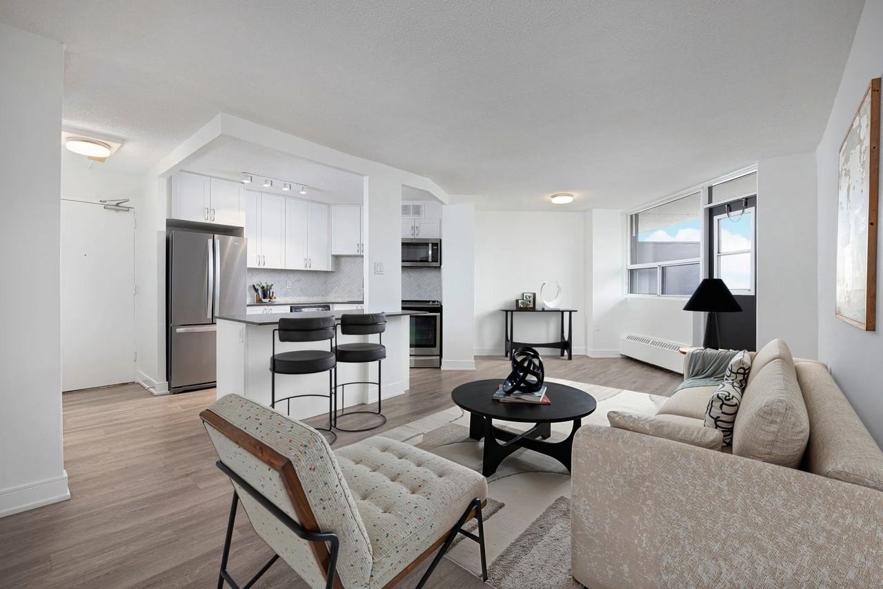 3122 Hurontario Street - Photo 3 of 17