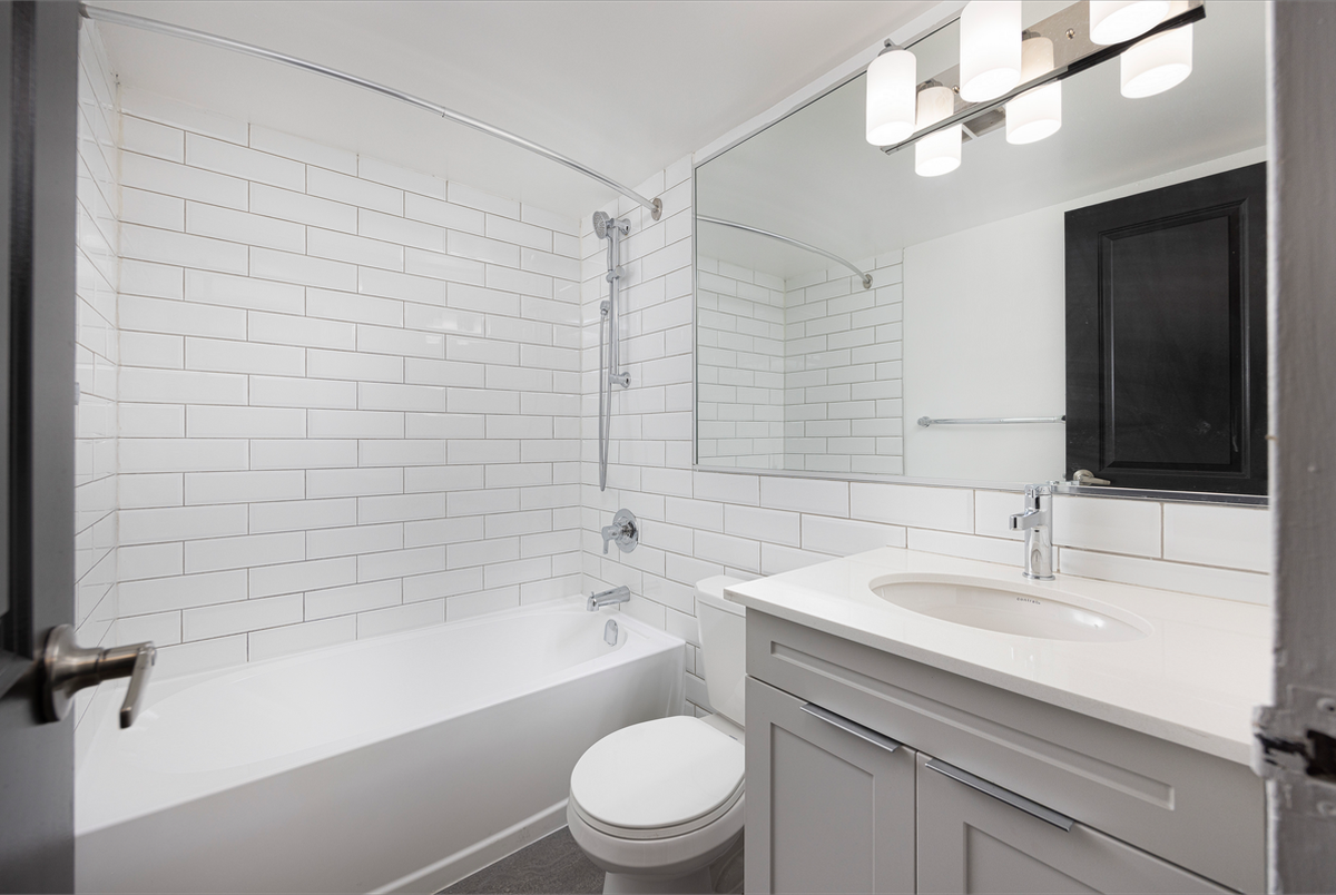 3122 Hurontario Street - Photo 6 of 17