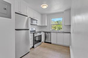 featured image of 401 389-401 Yonge Street