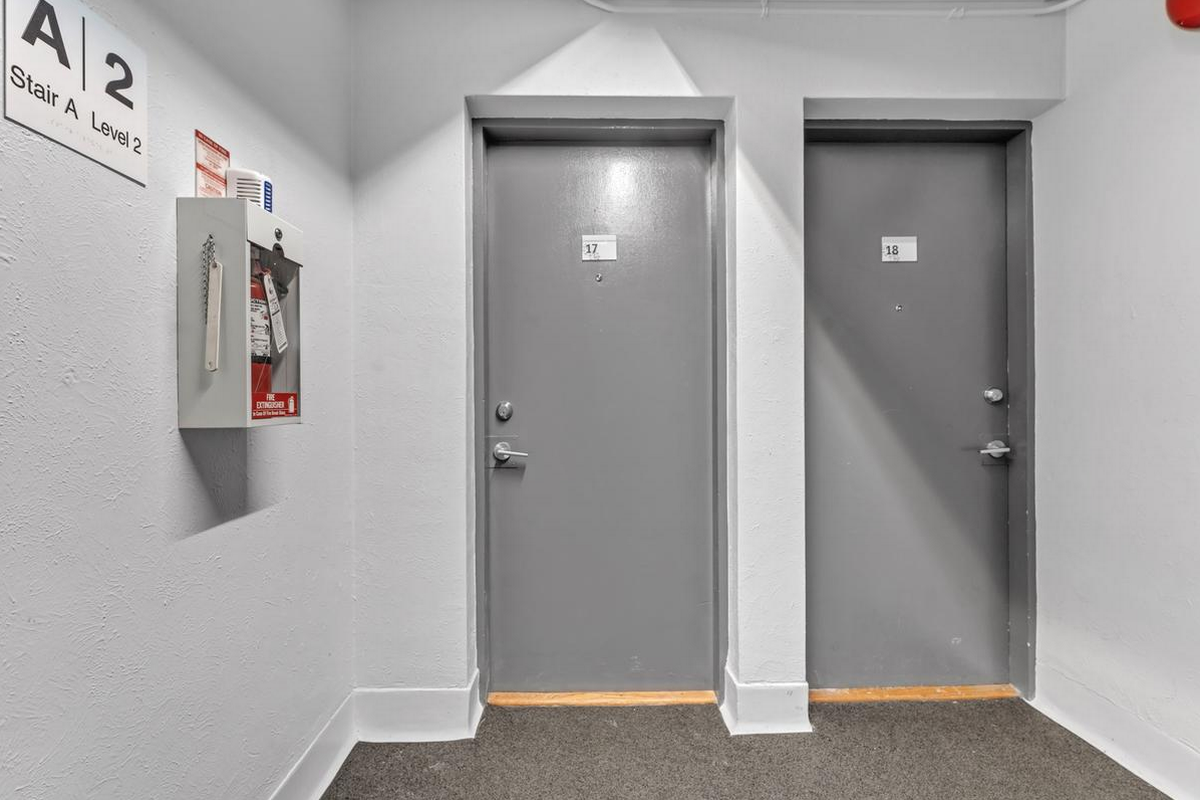 389-401 Yonge Street - Photo 3 of 18