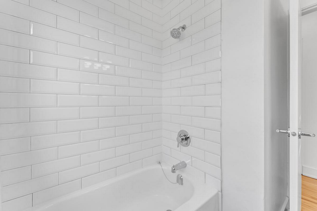 389-401 Yonge Street - Photo 5 of 18