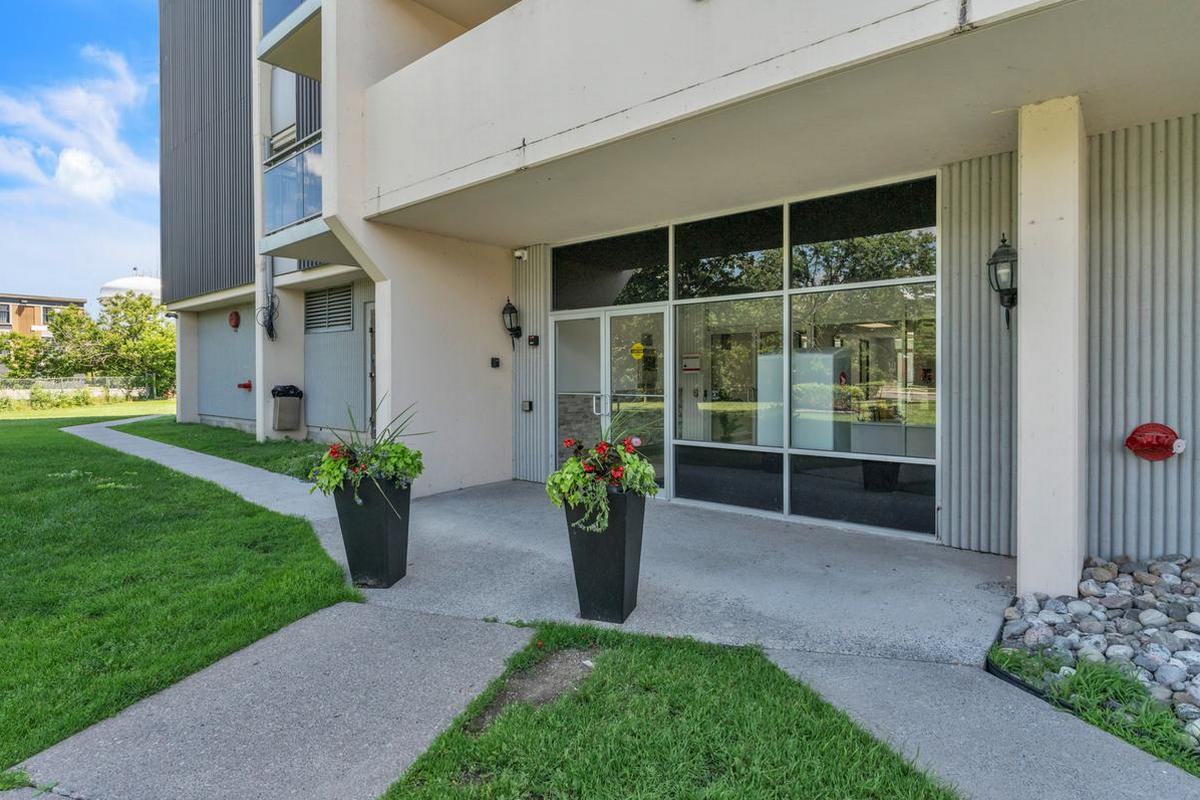 175 Park Street - Photo 7 of 26