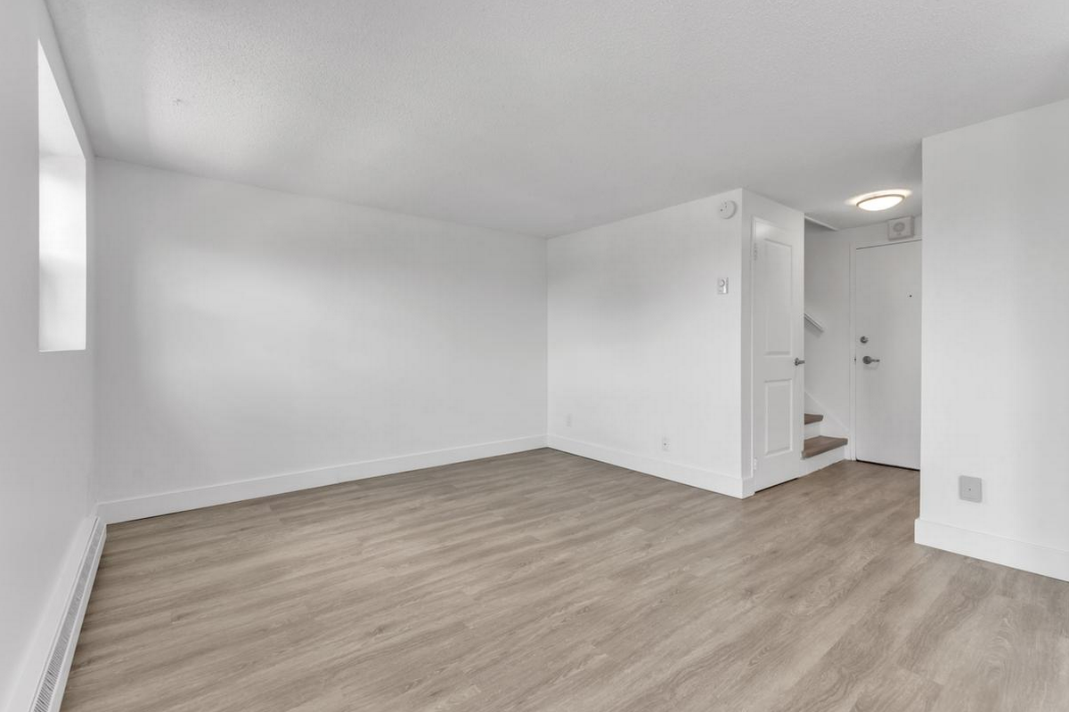 181 Queen Mary Road - Photo 3 of 19