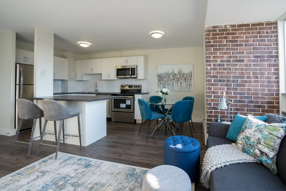 700-710 Sir John A. MacDonald Blvd. - Photo 3 of 10