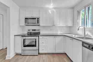 371 Yonge Street - Photo 1 of 1