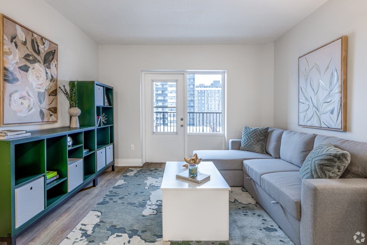 255 King Street West - Photo 2 of 16