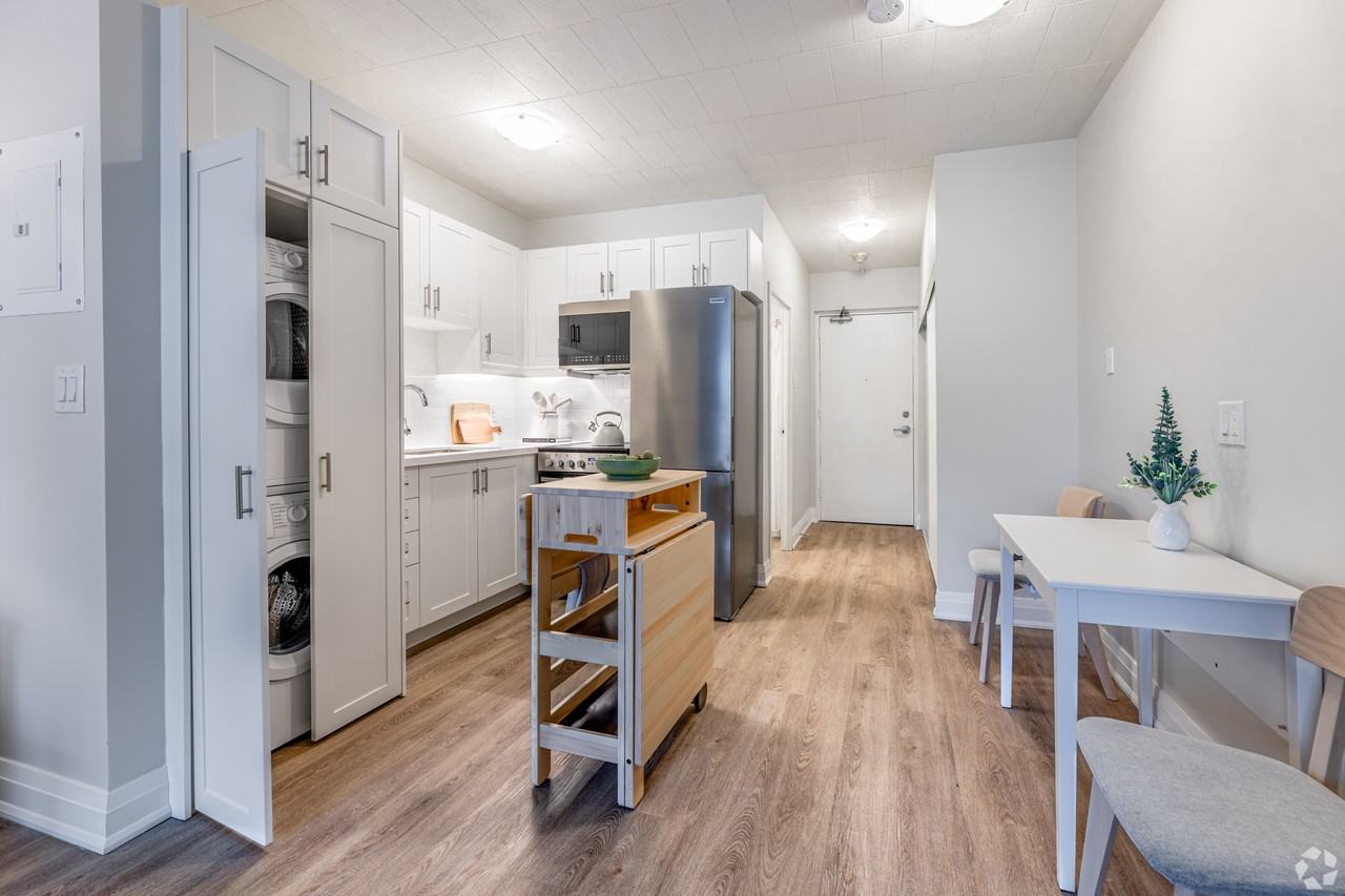 255 King Street West - Photo 4 of 16