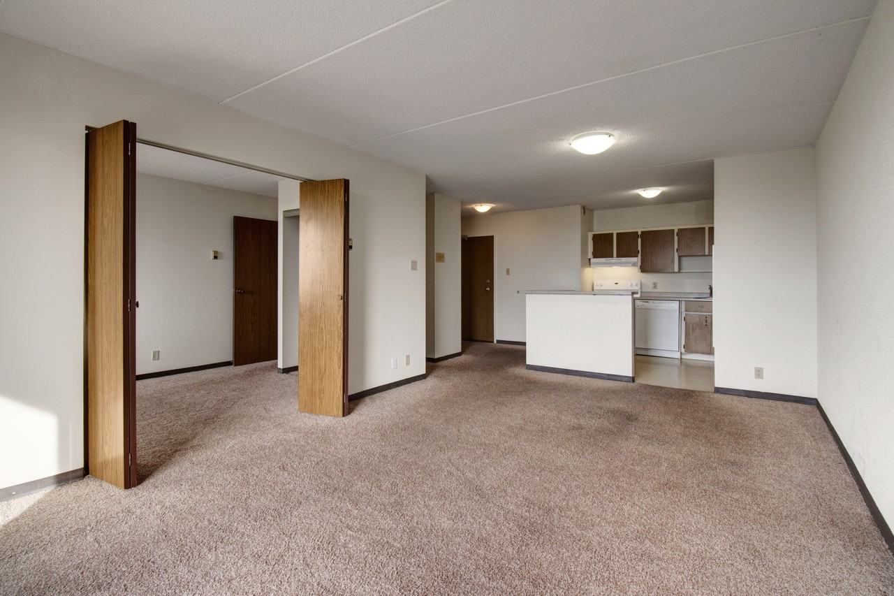 Centre Pointe Plaza - Photo 7 of 22