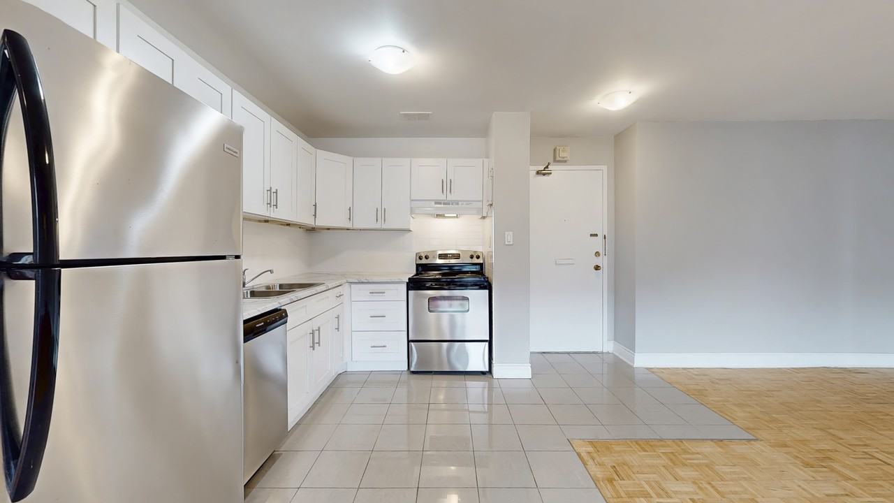 385 Gibb Street - Photo 4 of 41