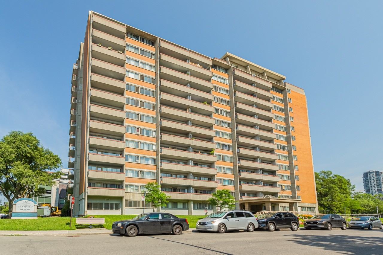 135 Place De La Côte-Vertu — photo 1