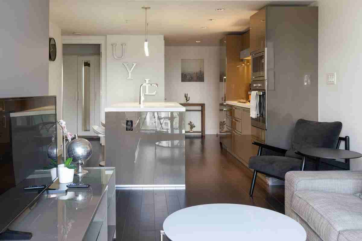 Executive Suite in Vancouver | Fully Furnished | Short - Photo 5 of 29