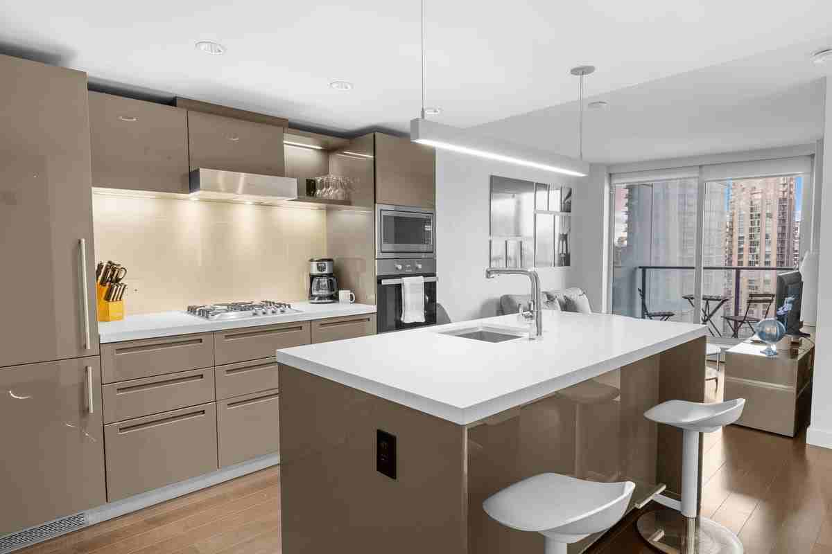 Executive Suite in Vancouver | Fully Furnished | Short - Photo 7 of 29