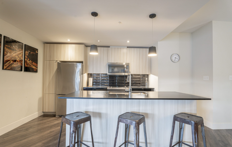 Icon Bay - Photo 2 of 31