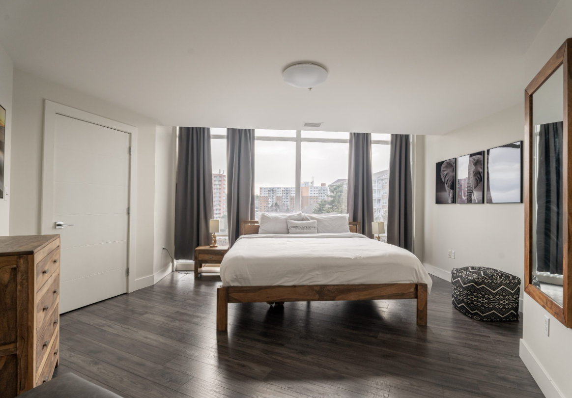 Icon Bay - Photo 5 of 31