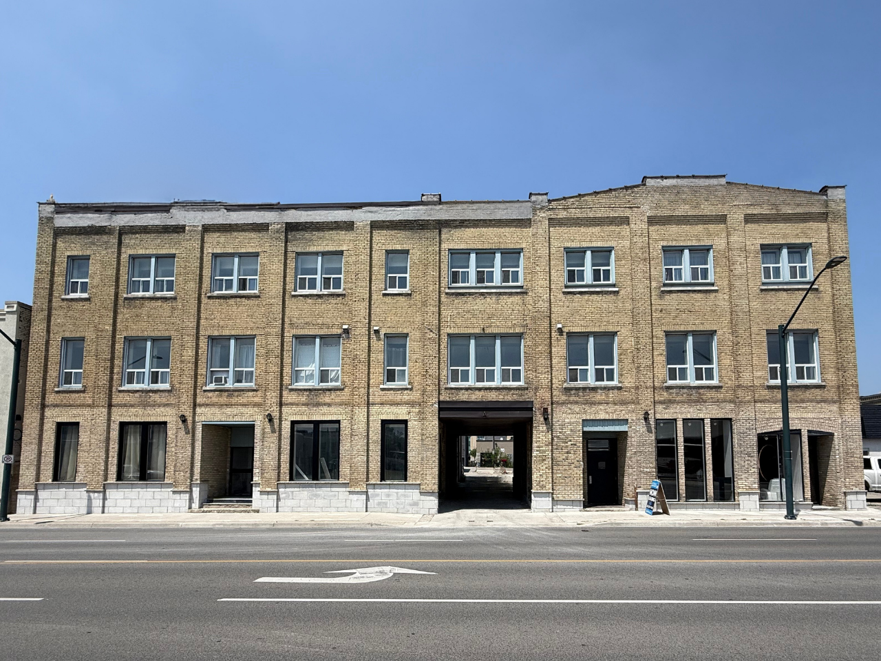 York Apartments - Photo 2 of 17