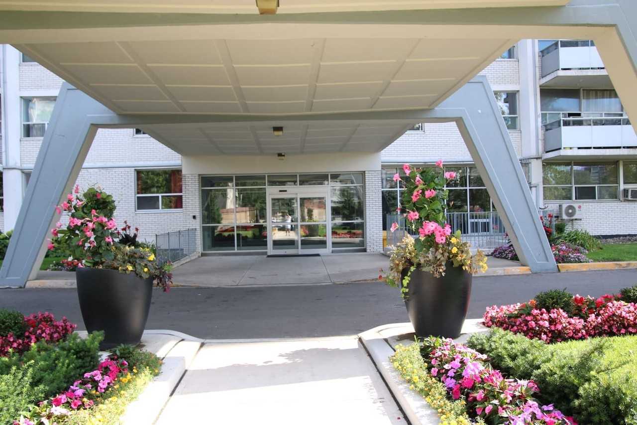 35 Esterbrooke Ave - Photo 3 of 24