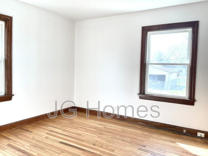 1810 Cypress St - Photo 5 of 9