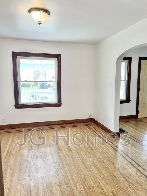 1810 Cypress St - Photo 7 of 9