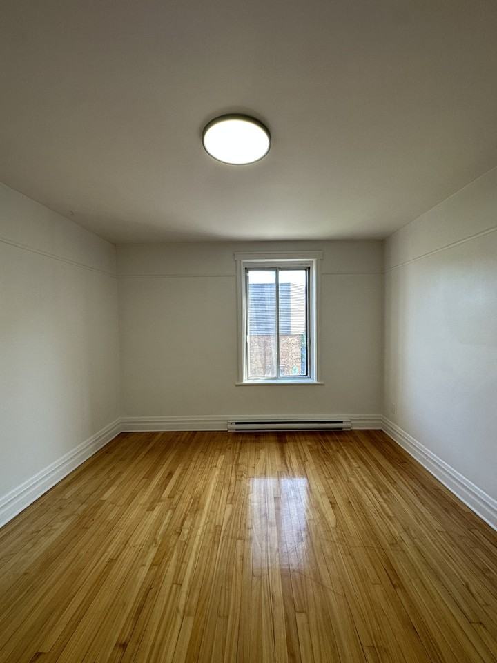 5552 Boul Saint-Laurent — photo 2