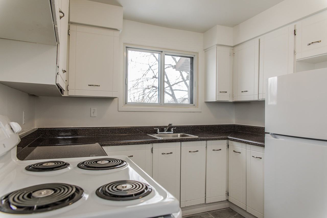 Kensington Manor - Photo 5 of 22