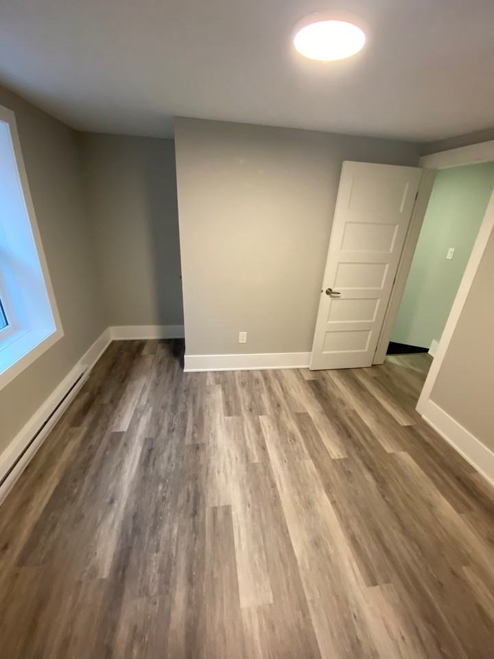 2421 De Maisonneuve East - Photo 4 of 33