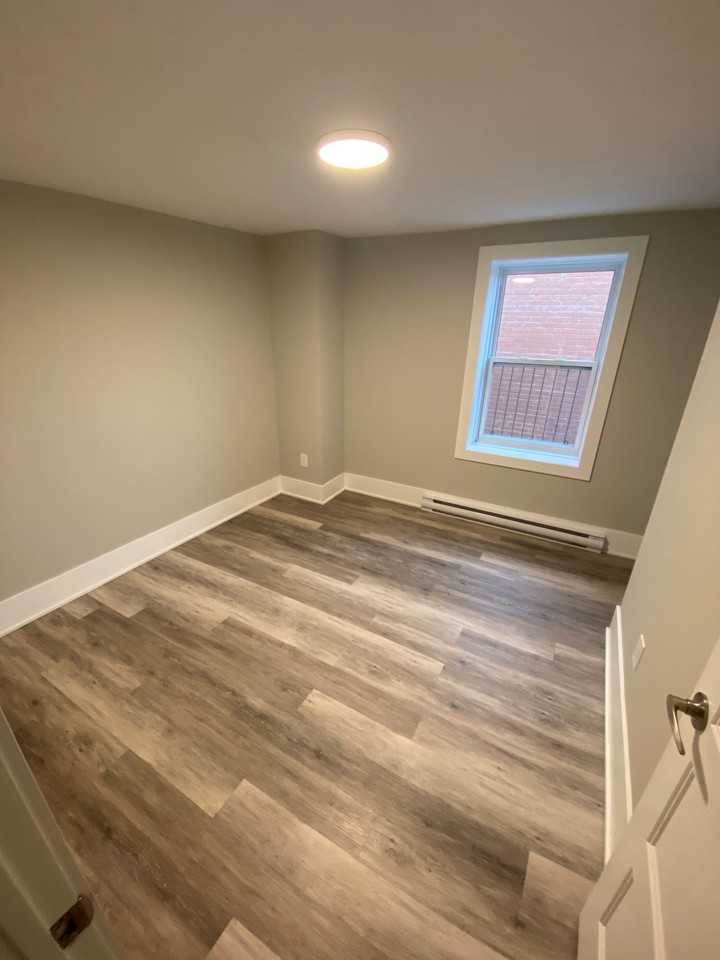 2421 De Maisonneuve East - Photo 5 of 33