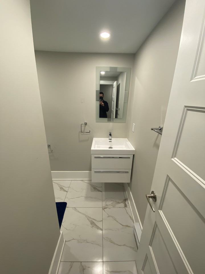 2421 De Maisonneuve East - Photo 7 of 33