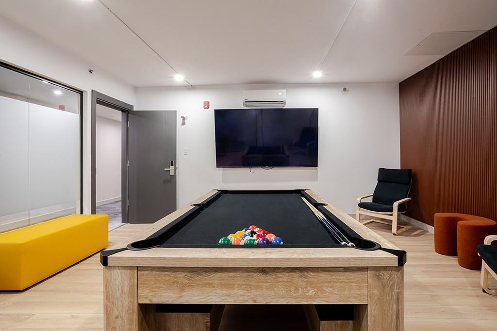 Utopia - Dorval - Photo 4 of 10