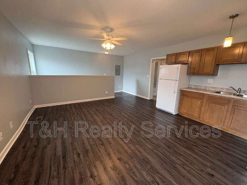 409 W Washington St - Photo 3 of 13