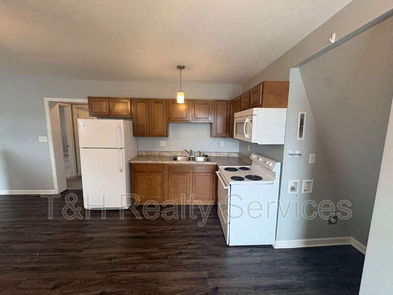 409 W Washington St - Photo 4 of 13