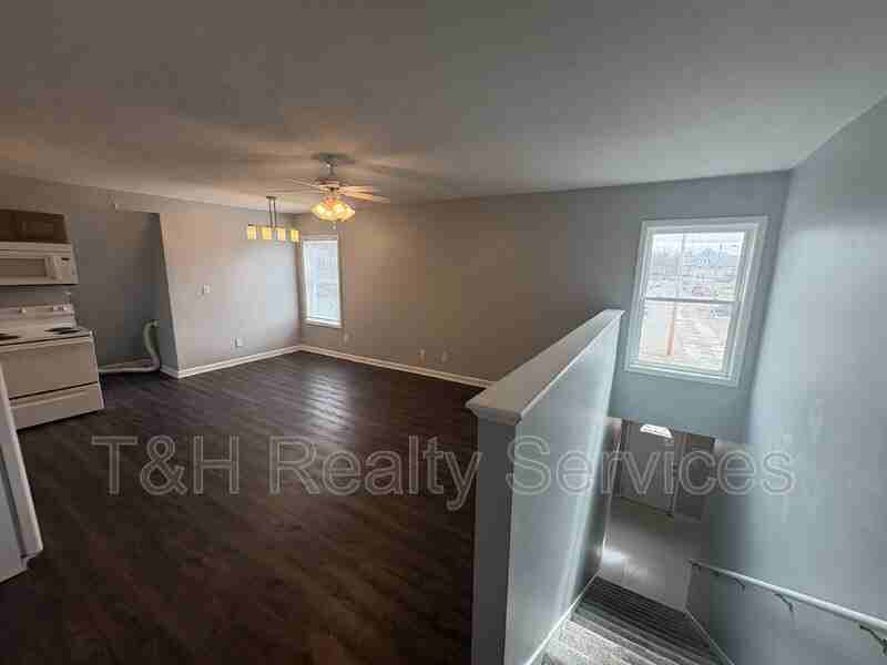 409 W Washington St - Photo 6 of 13