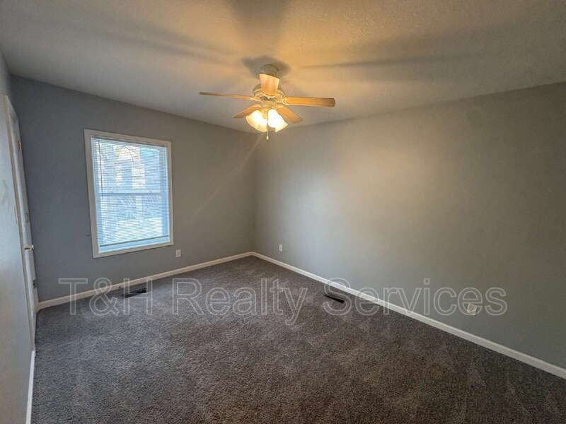 409 W Washington St - Photo 7 of 13