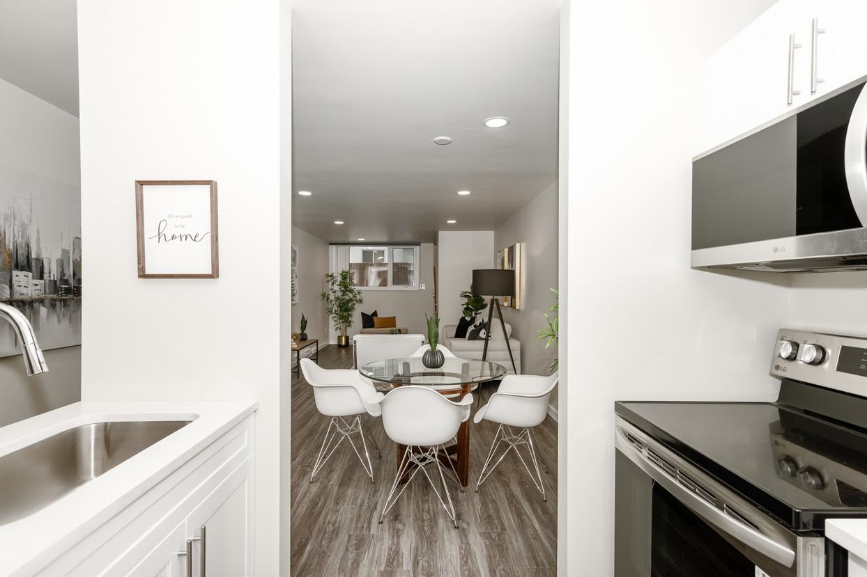 Molson Gardens - Photo 4 of 50