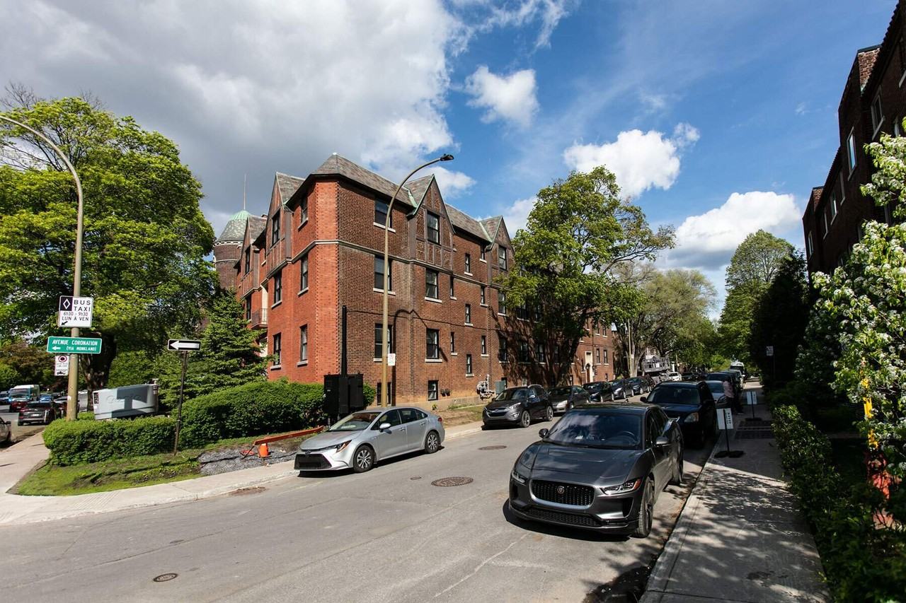 6878 Sherbrooke - Photo 4 of 19