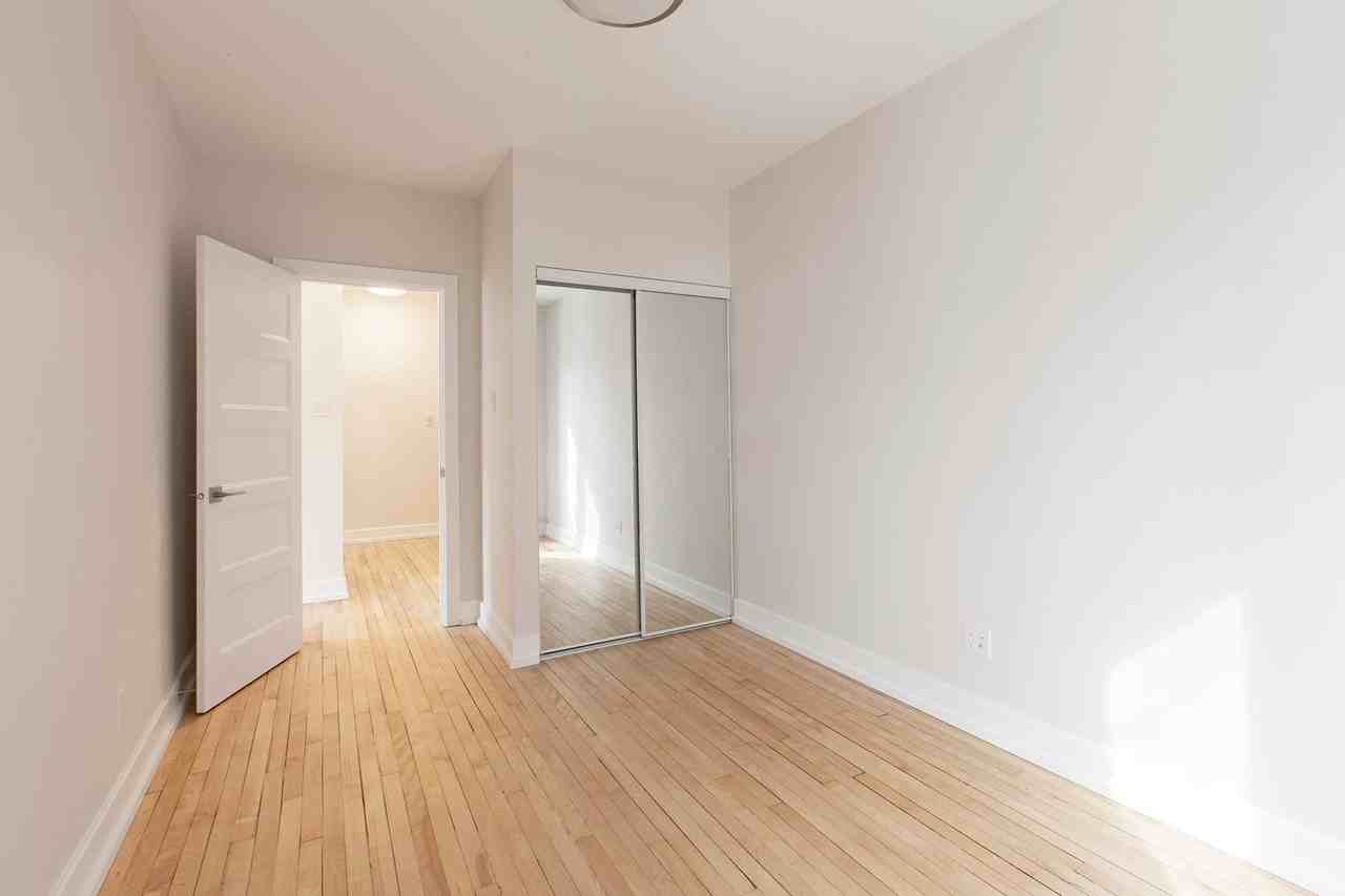 6878 Sherbrooke - Photo 6 of 19