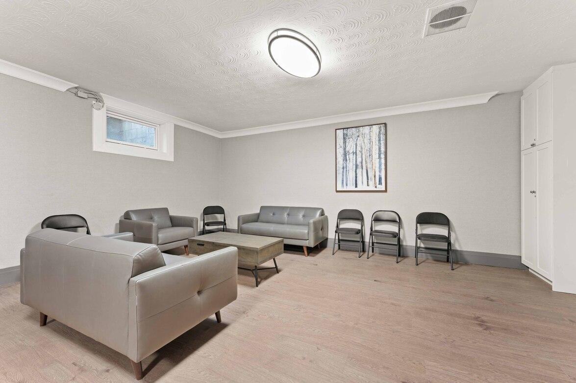 14, 16 Westdale Drive - Photo 3 of 34