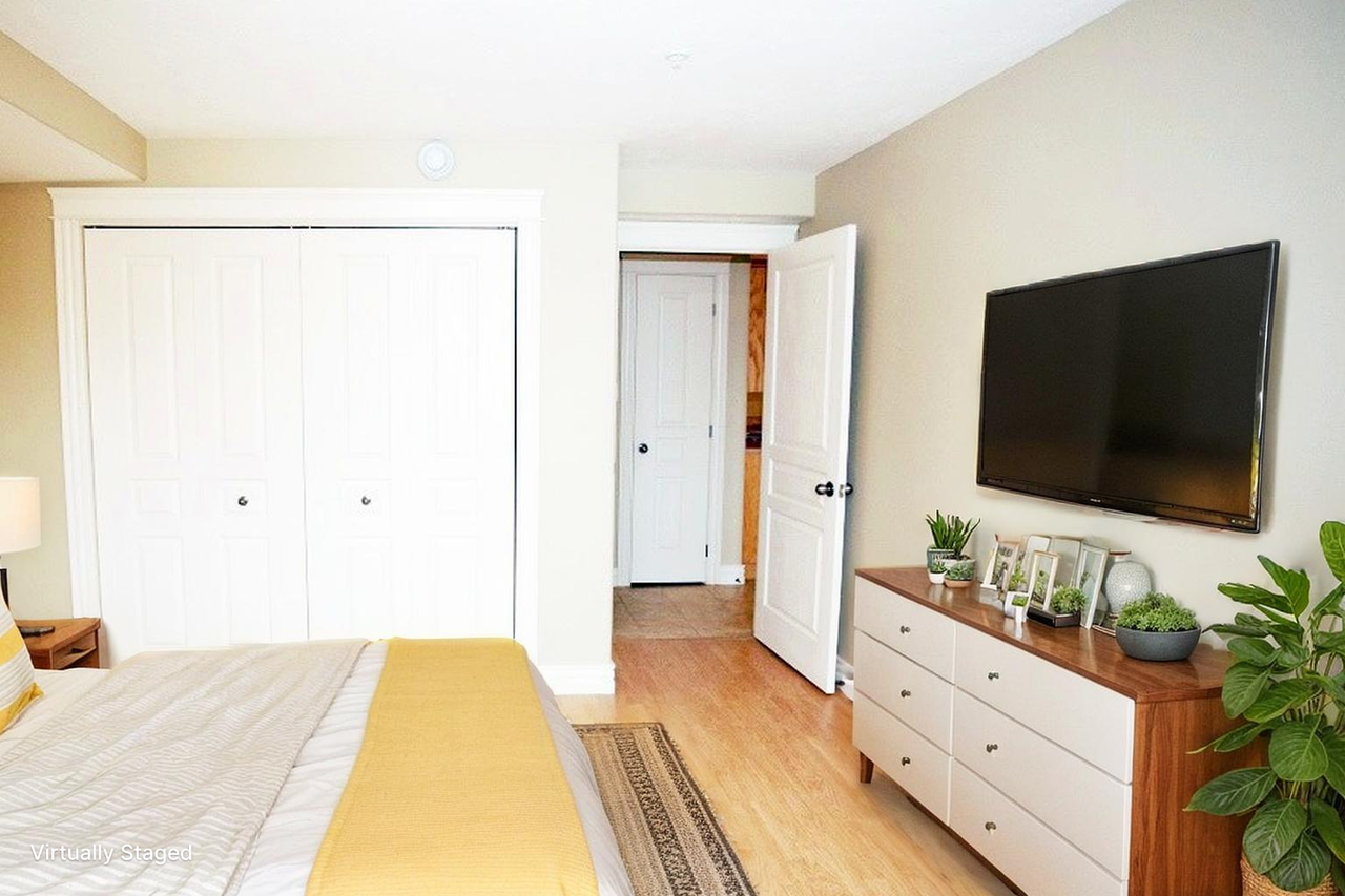 100 Marche - Photo 4 of 23