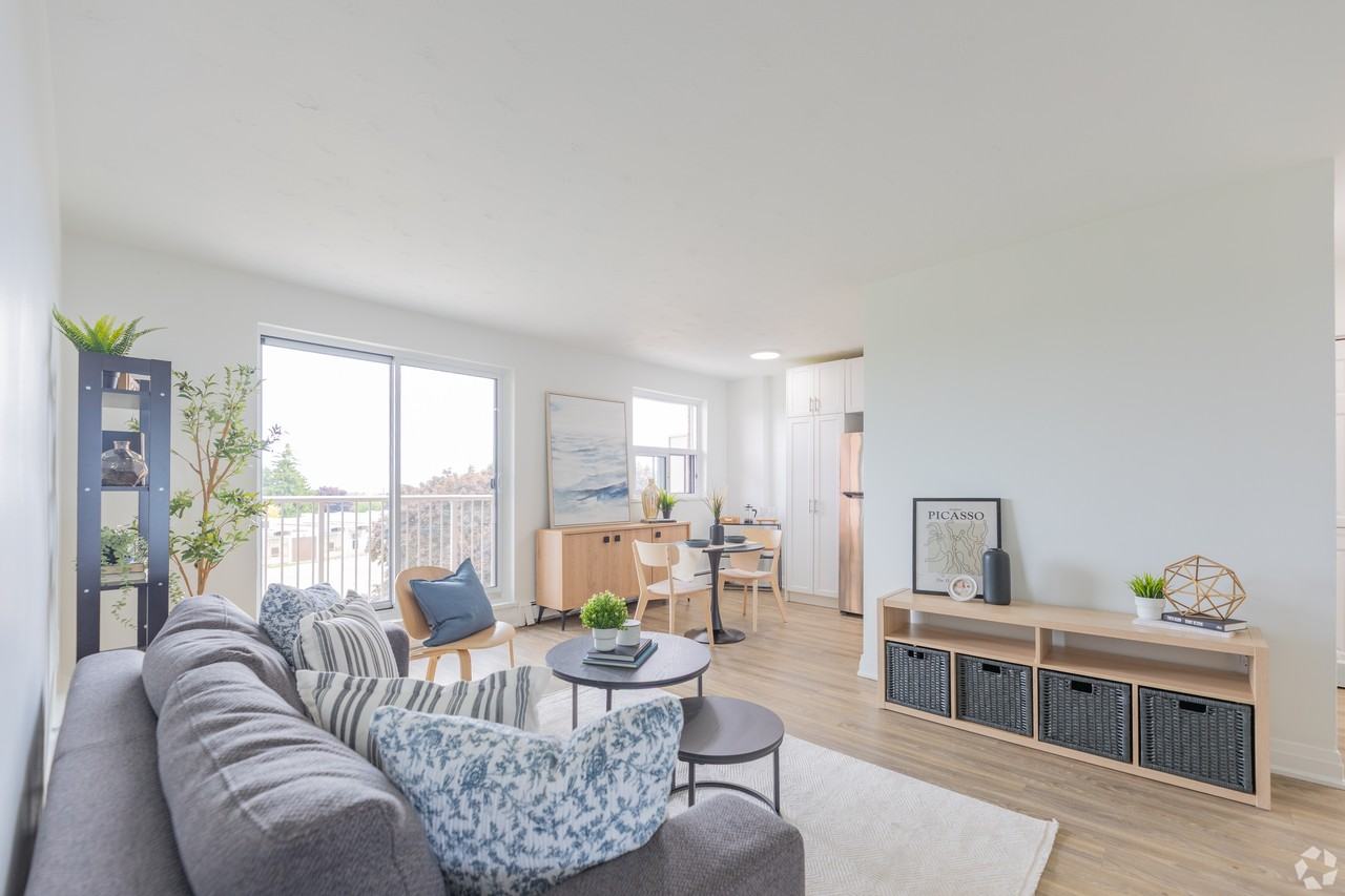 718 Lawrence Road - Photo 2 of 12