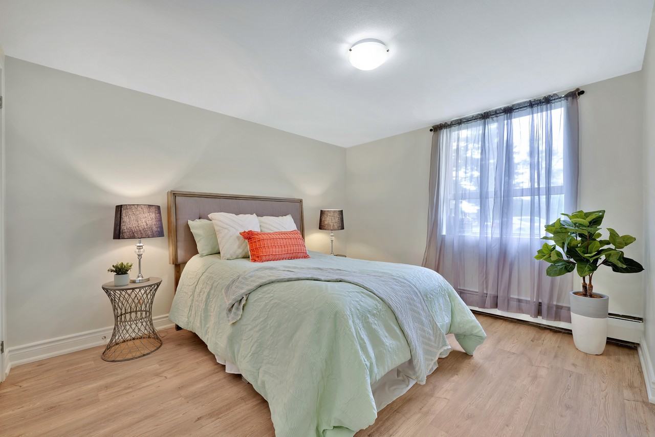 977 Mohawk Road East - Photo 6 of 8